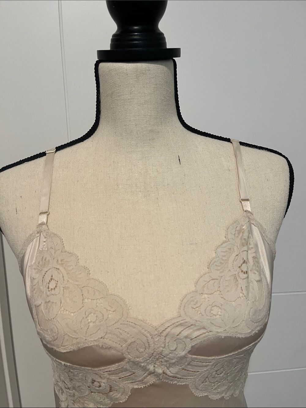 Vintage Vanity Fair Cream Lace-Trim Slip Dress Nightgown Feminine Cottagecore - Picture 2 of 10